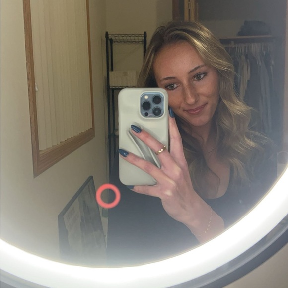 halle_husak1